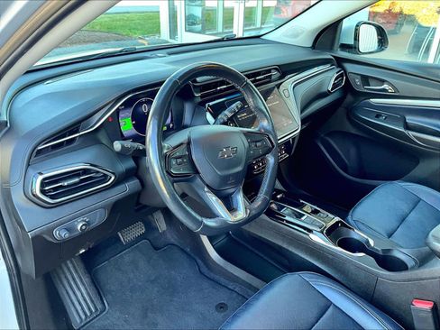 Certified 2023 Chevrolet Bolt EUV LT w/ Convenience Package image 8