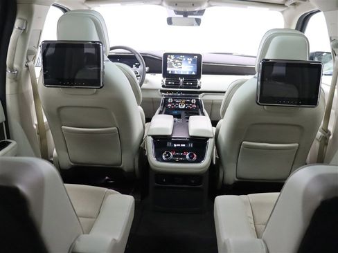 Used 2018 Lincoln Navigator L Reserve w/ Technology Package AWD/4WD image 30