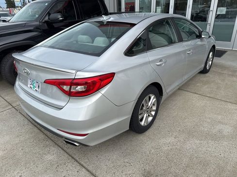 Used 2016 Hyundai Sonata SE image 3