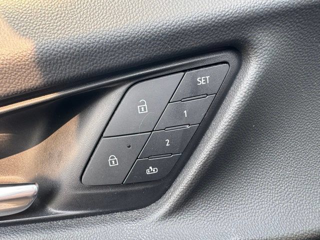 Used 2025 Chevrolet Equinox RS w/ Safety and Technology Package FWD image 18