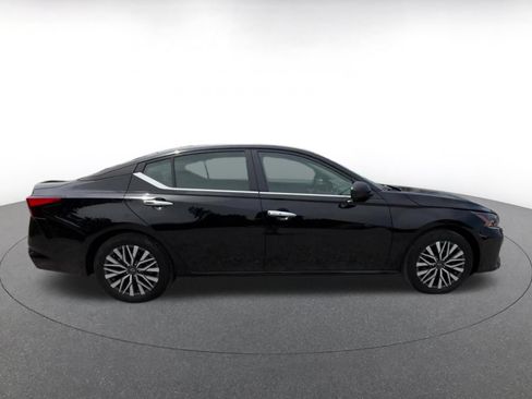 Used 2025 Nissan Altima 2.5 SV FWD image 15