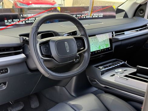 New 2026 Lincoln Navigator L Premier AWD/4WD image 23