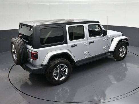 Used 2022 Jeep Wrangler Unlimited Sahara w/ LED Lighting Group AWD/4WD image 22
