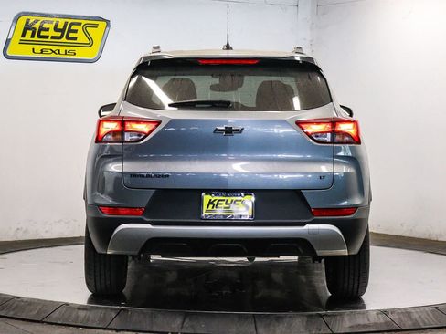 Used 2023 Chevrolet TrailBlazer LT w/ LPO, Blackout Package FWD image 3