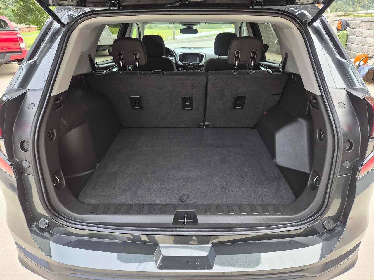 Used 2020 GMC Terrain SLE w/ Driver Convenience Package AWD/4WD image 17