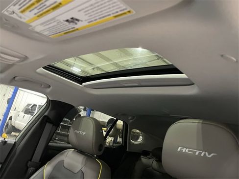 Used 2025 Chevrolet Trax ACTIV w/ Sunroof Package image 20