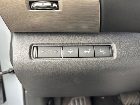 Used 2023 Nissan Pathfinder Platinum image 15