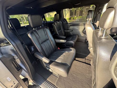 Used 2018 Dodge Grand Caravan GT FWD image 19
