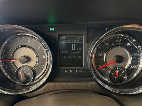 Used 2015 Chrysler Town & Country Touring-L w/ Driver Convenience Group FWD image 10
