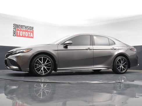 Used 2024 Toyota Camry SE image 25
