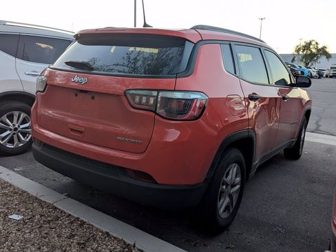 Used 2018 Jeep Compass Sport w/ Tech Group FWD image 4