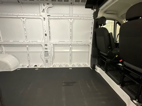 Used 2025 RAM ProMaster 2500 w/ Convenience Group image 13