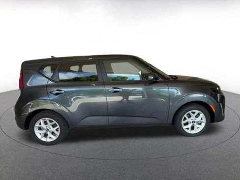 Used 2025 Kia Soul LX w/ LX Technology Package FWD image 16