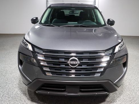 Used 2024 Nissan Rogue S FWD image 4
