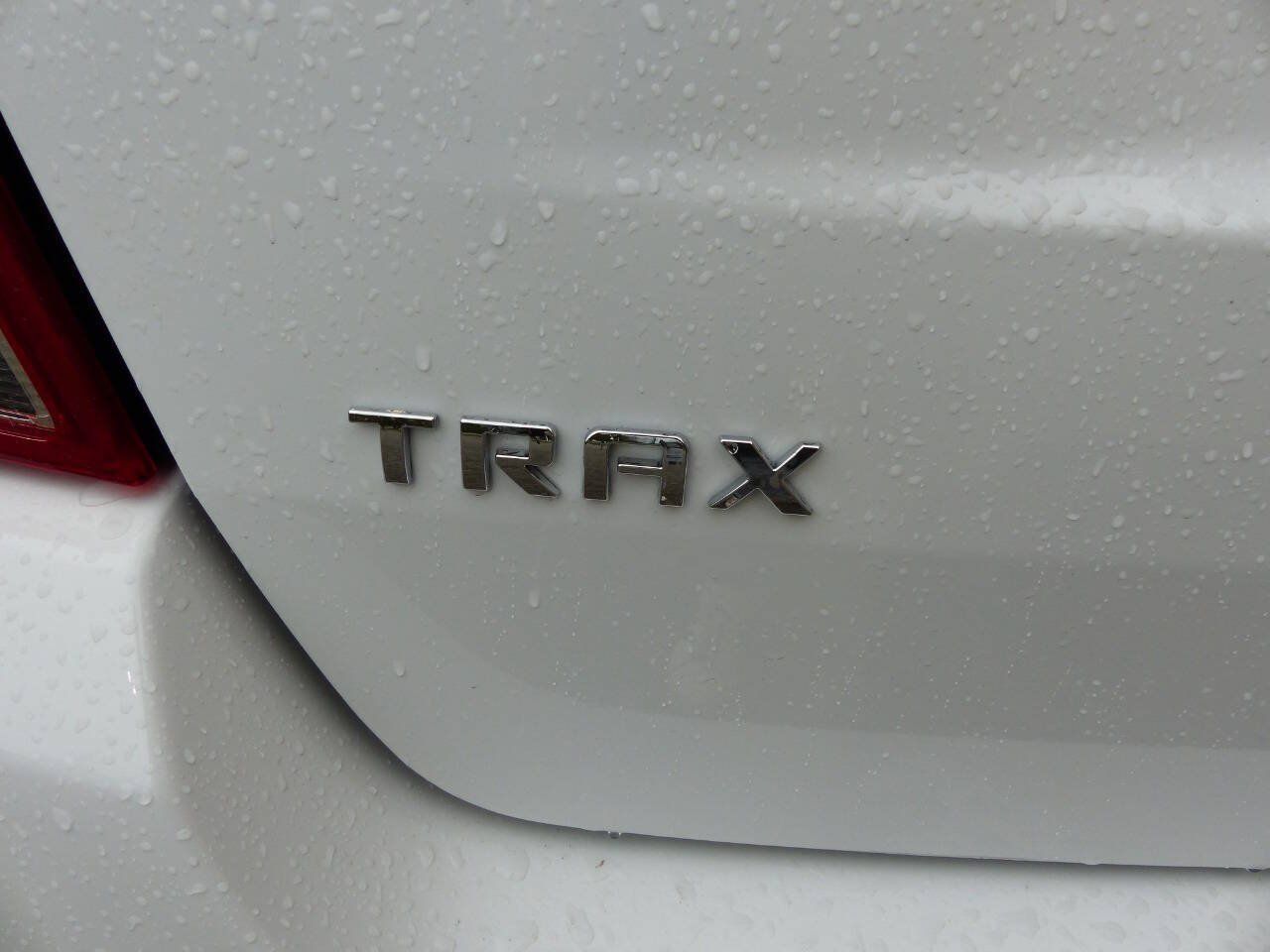 Used 2019 Chevrolet Trax LT w/ LT Convenience Package FWD image 8