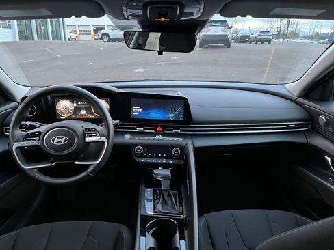 Used 2025 Hyundai Elantra SEL image 33