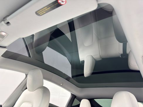 Used 2021 Tesla Model Y Performance image 12