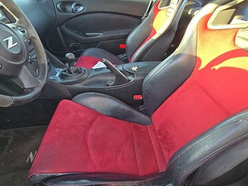 Used 2015 Nissan 370Z NISMO RWD image 5