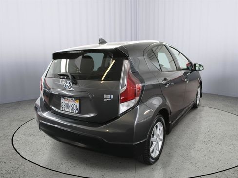 Used 2017 Toyota Prius C One image 7