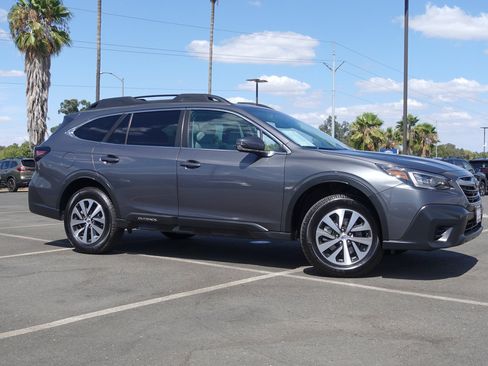 Certified 2022 Subaru Outback Premium AWD/4WD image 4