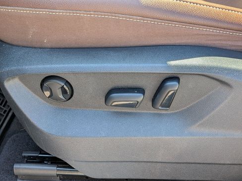 Used 2023 Volkswagen Atlas SE w/ Panoramic Sunroof Package image 15