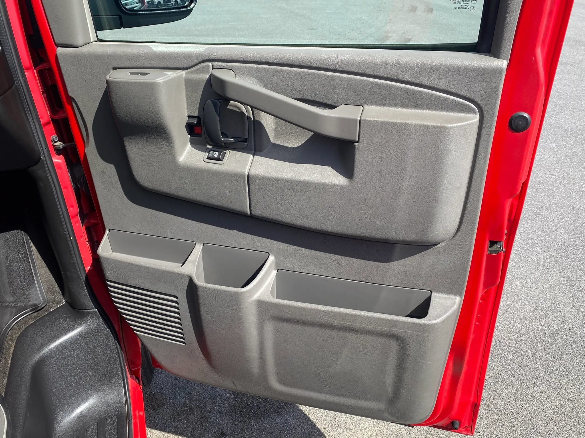 Used 2017 Chevrolet Express 3500 LT w/ LT Preferred Equipment Group RWD image 19