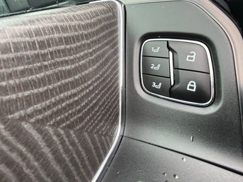 Used 2024 Ford F450 Platinum w/ FX4 Off-Road Package image 15