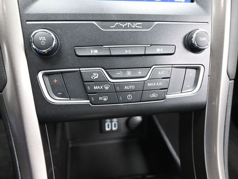Certified 2019 Ford Fusion SE FWD image 15