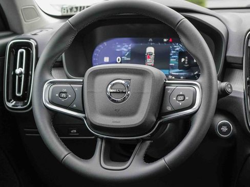 New 2026 Volvo XC40 B4 Core image 17