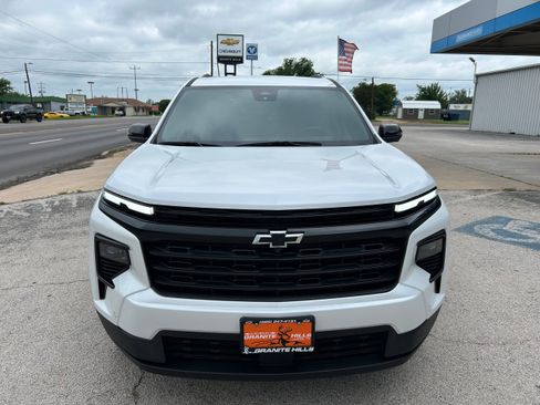 Used 2024 Chevrolet Traverse LT w/ Enhanced Driving Package FWD image 2