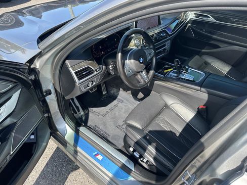 Used 2021 BMW 750i xDrive w/ Autobahn Package AWD/4WD image 9