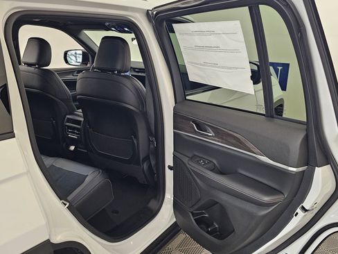 New 2026 Jeep Grand Cherokee Laredo image 30