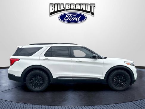 Used 2023 Ford Explorer XLT w/ Equipment Group 202A AWD/4WD image 2