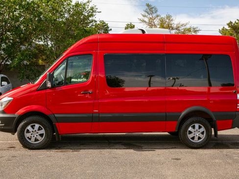 Used 2016 Mercedes-Benz Sprinter 2500 image 9