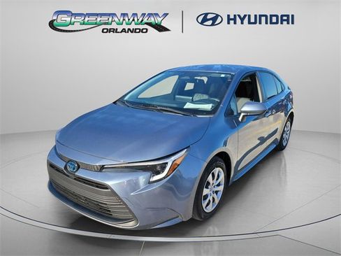 Used 2025 Toyota Corolla LE image 2