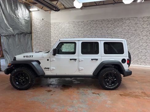 Used 2022 Jeep Wrangler Unlimited Sport AWD/4WD image 4