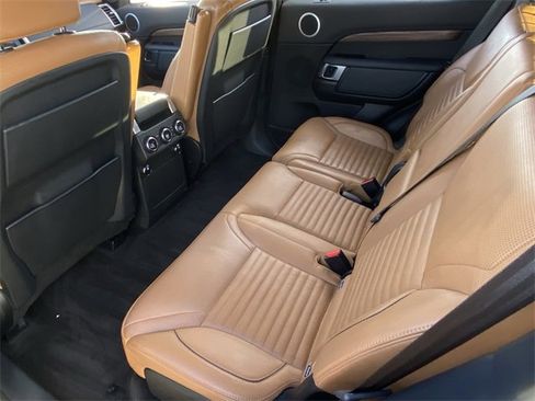 Used 2017 Land Rover Discovery HSE image 24