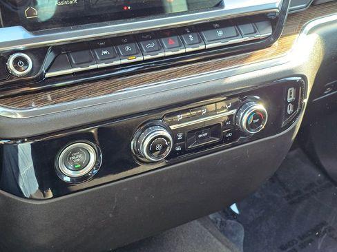 Used 2023 GMC Sierra 1500 SLE image 29