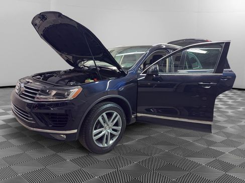 Used 2016 Volkswagen Touareg TDI AWD/4WD image 9