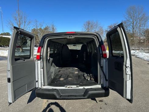 Used 2011 Chevrolet Express 3500 LS image 18