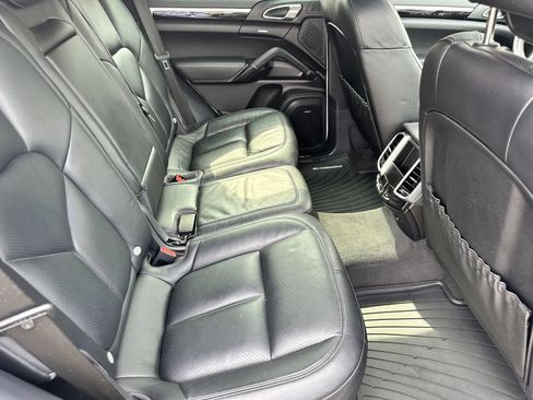 Used 2016 Porsche Cayenne AWD/4WD image 19