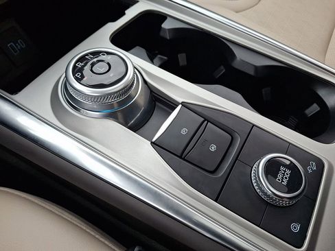 Used 2022 Ford Explorer Platinum w/ Technology Package image 16