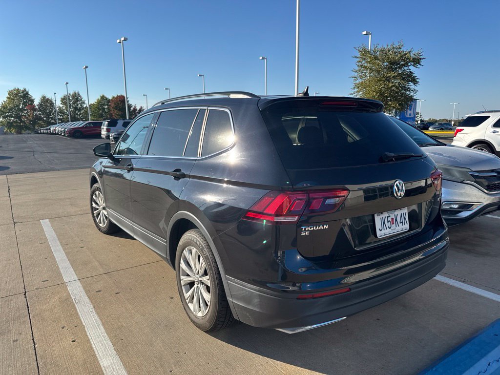 Used 2019 Volkswagen Tiguan SE w/ Panoramic Sunroof Package AWD/4WD image 2