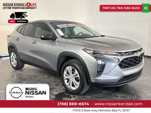 Used 2025 Chevrolet Trax LS image 2