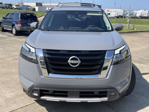 Used 2024 Nissan Pathfinder Platinum FWD image 8