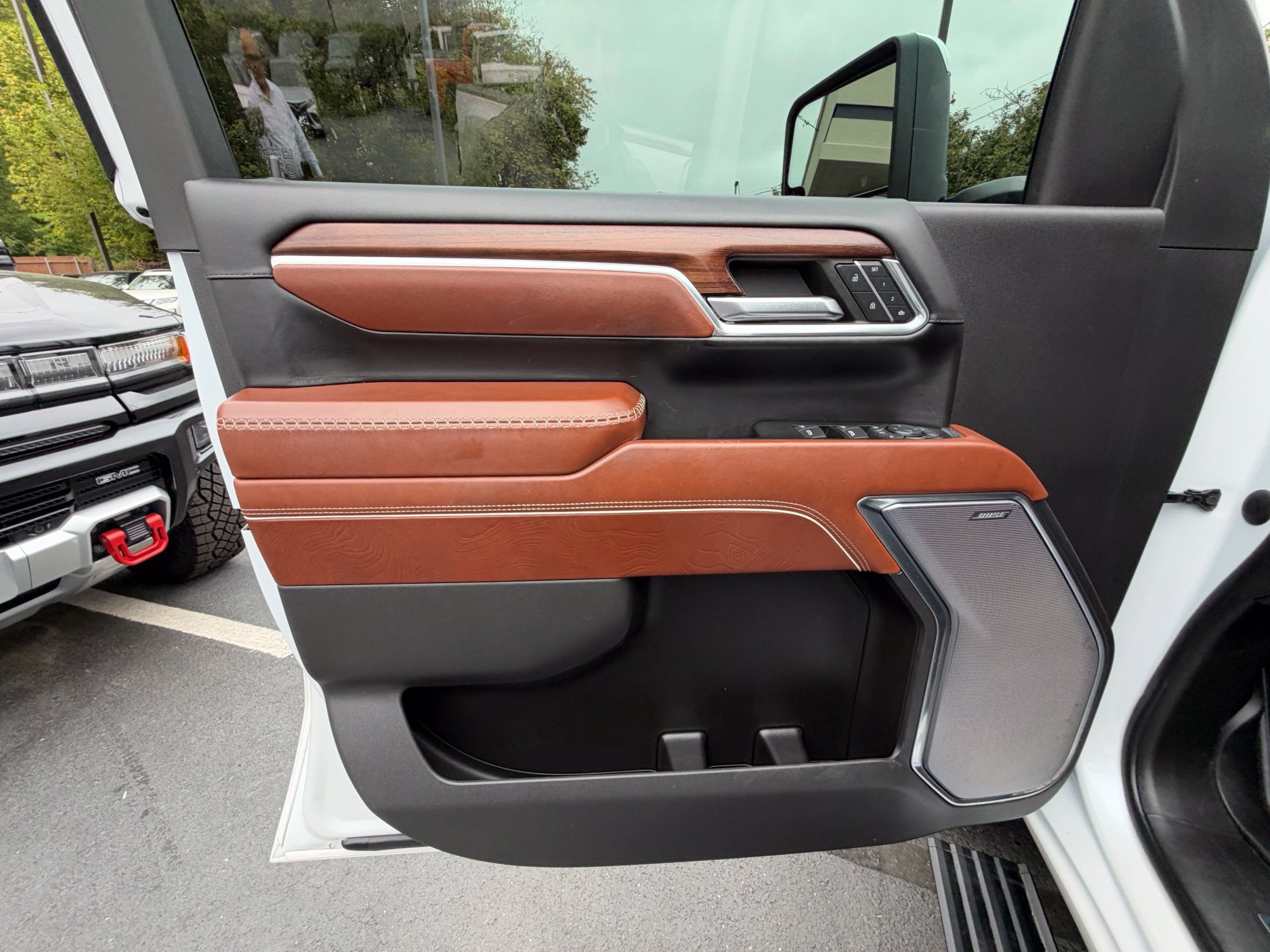 Used 2024 GMC Sierra 2500 Denali Ultimate AWD/4WD image 18