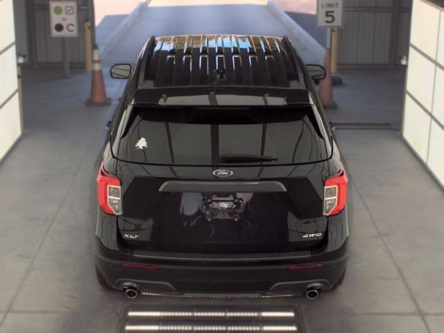 Used 2024 Ford Explorer XLT w/ Equipment Group 202A AWD/4WD image 4