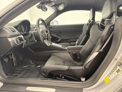 Certified 2016 Porsche Cayman GT4 RWD image 5