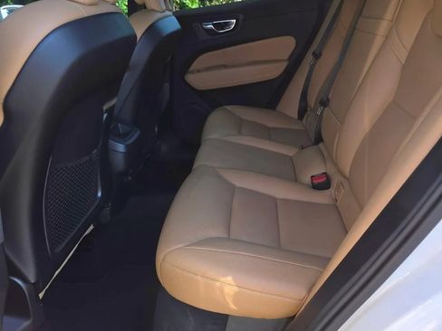 Used 2020 Volvo XC60 T5 Momentum AWD/4WD image 10