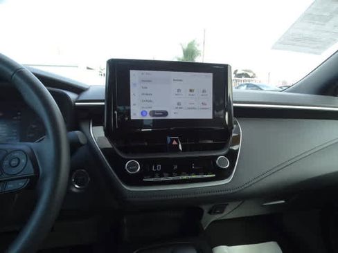 Certified 2025 Toyota Corolla SE image 27